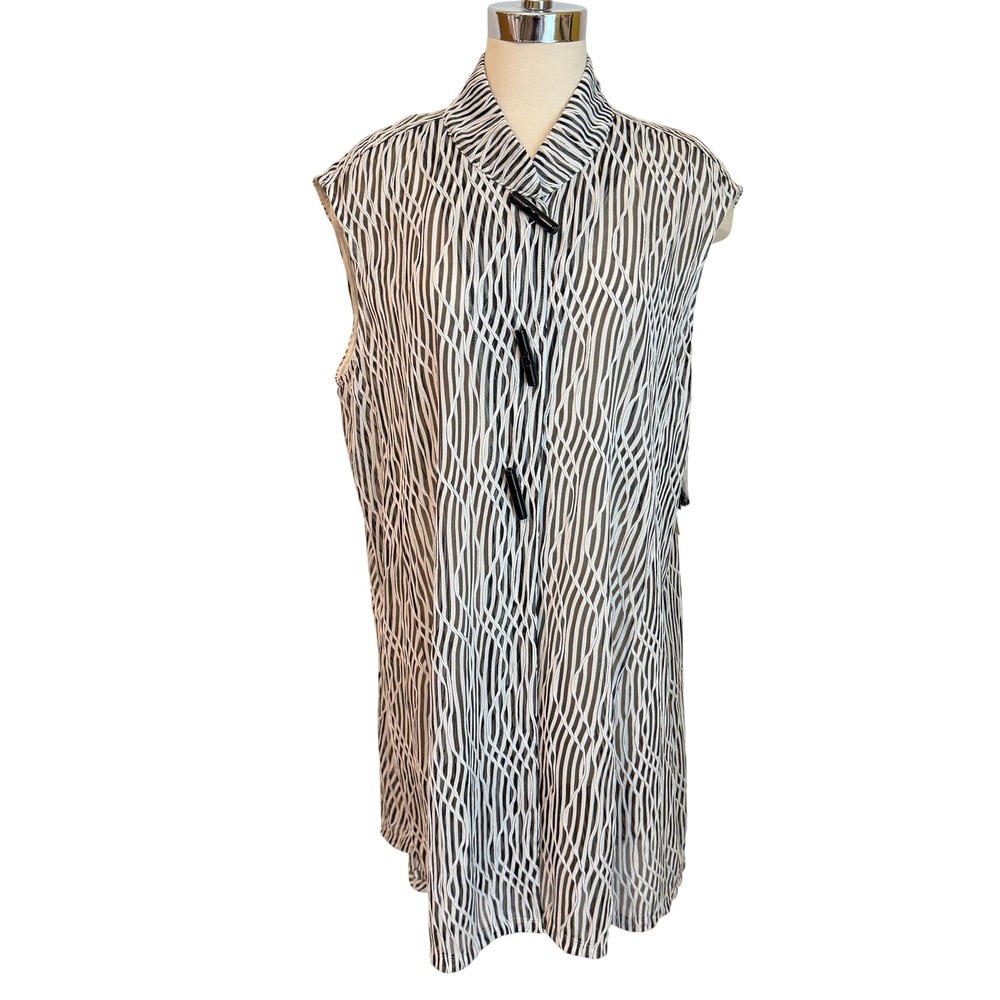 Ali Miles Lagenlook Sleeveless vest top size 1X Black White toggle sheer Front